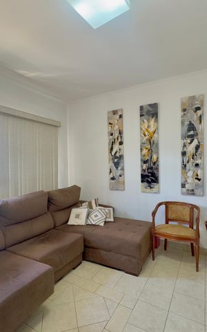 Casa à venda com 147m², 3 quartos e 3 vagas Casa à venda com 147m², 3 quartos e 3 vagasSala