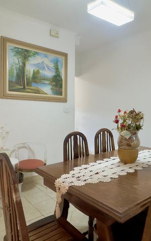 Casa à venda com 147m², 3 quartos e 3 vagas Casa à venda com 147m², 3 quartos e 3 vagasSala de Jantar