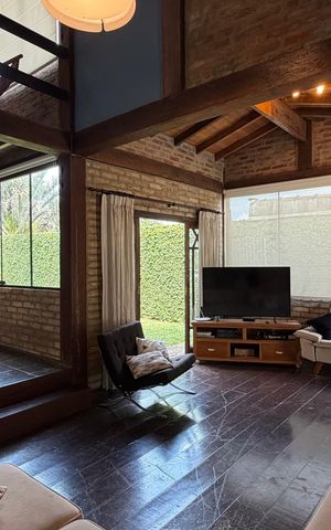 Casa de condomínio para alugar com 600m², 3 quartos e 8 vagas