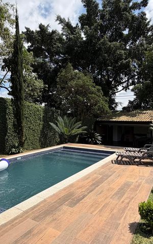 Casa de condomínio para alugar com 600m², 3 quartos e 8 vagas