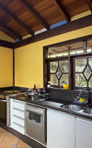 Casa de condomínio para alugar com 600m², 3 quartos e 8 vagas