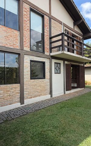 Casa de condomínio para alugar com 600m², 3 quartos e 8 vagas