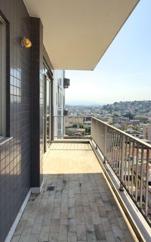 Apartamento à venda com 65m², 2 quartos e 1 vaga Apartamento à venda com 65m², 2 quartos e 1 vagaVaranda