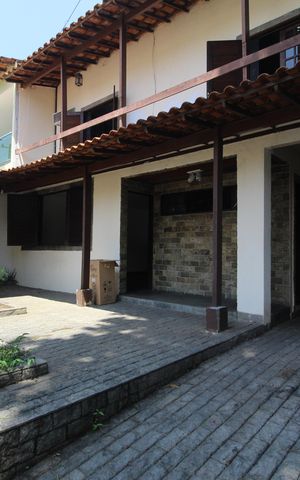 Casa de condomínio para alugar com 265m², 4 quartos e 2 vagasFrente