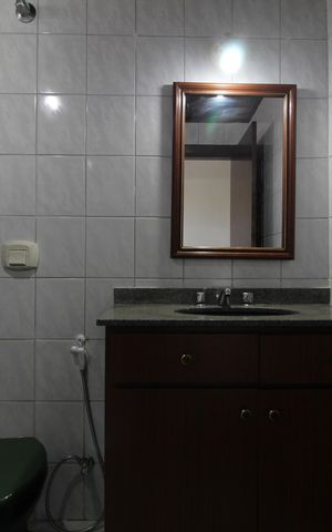 Casa de condomínio para alugar com 265m², 4 quartos e 2 vagasBanheiro Social 1