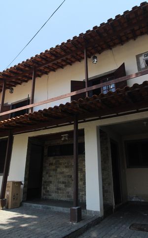 Casa de condomínio para alugar com 265m², 4 quartos e 2 vagasFrente