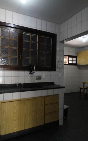 Casa de condomínio para alugar com 265m², 4 quartos e 2 vagasCozinha