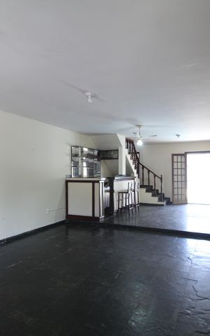Casa de condomínio para alugar com 265m², 4 quartos e 2 vagasSala