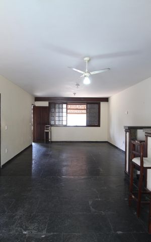 Casa de condomínio para alugar com 265m², 4 quartos e 2 vagasSala