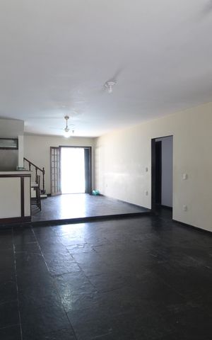 Casa de condomínio para alugar com 265m², 4 quartos e 2 vagasSala