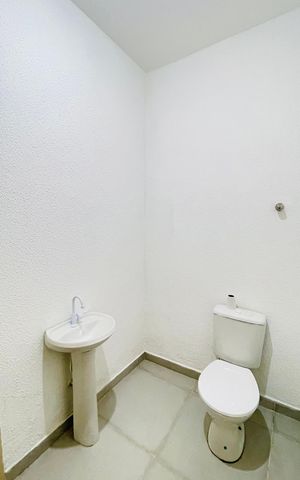 Casa de condomínio para alugar com 70m², 2 quartos e 3 vagasBanheiro da suíte