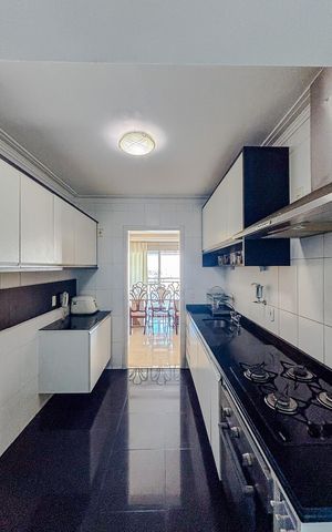 Apartamento à venda com 131m², 3 quartos e 2 vagasCozinha