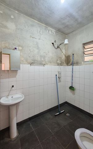 Casa à venda com 125m², 4 quartos e 2 vagas Casa à venda com 125m², 4 quartos e 2 vagasBanheiro Social