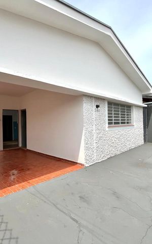 Casa à venda com 145m², 3 quartos e 3 vagas Casa à venda com 145m², 3 quartos e 3 vagasFachada
