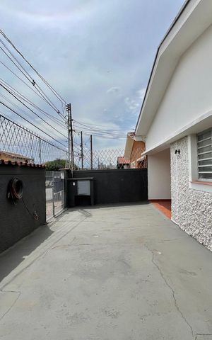 Casa à venda com 145m², 3 quartos e 3 vagas Casa à venda com 145m², 3 quartos e 3 vagasÁrea externa