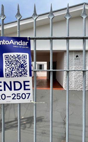 Casa à venda com 145m², 3 quartos e 3 vagas Casa à venda com 145m², 3 quartos e 3 vagasPlaca