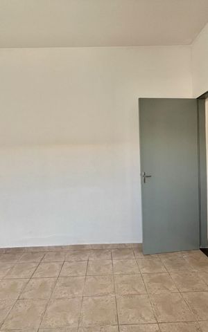 Casa à venda com 145m², 3 quartos e 3 vagas Casa à venda com 145m², 3 quartos e 3 vagasQuarto 3