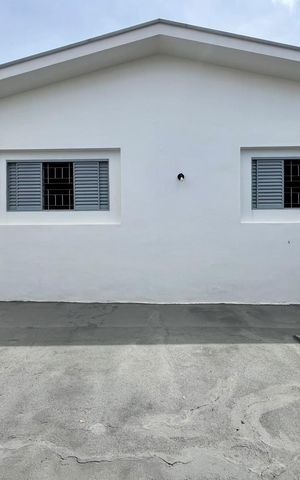 Casa à venda com 145m², 3 quartos e 3 vagas Casa à venda com 145m², 3 quartos e 3 vagasÁrea externa