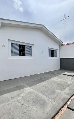 Casa à venda com 145m², 3 quartos e 3 vagas Casa à venda com 145m², 3 quartos e 3 vagasÁrea externa