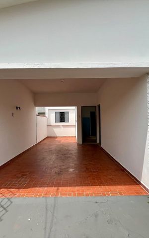 Casa à venda com 145m², 3 quartos e 3 vagas Casa à venda com 145m², 3 quartos e 3 vagasÁrea externa