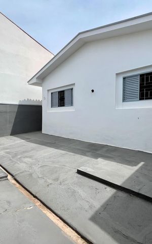 Casa à venda com 145m², 3 quartos e 3 vagas Casa à venda com 145m², 3 quartos e 3 vagasÁrea externa