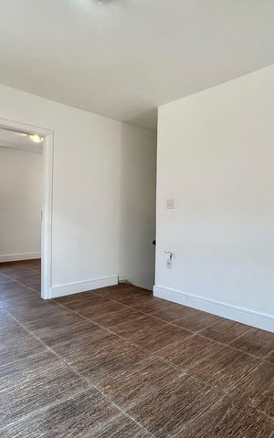 Casa à venda com 227m², 5 quartos e 2 vagas Casa à venda com 227m², 5 quartos e 2 vagasSala Casa 2
