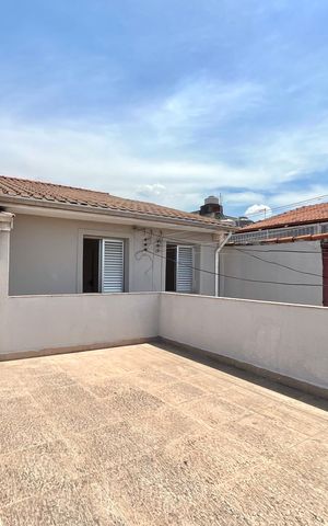 Casa à venda com 227m², 5 quartos e 2 vagas Casa à venda com 227m², 5 quartos e 2 vagasVaranda Quarto 1 Casa 2