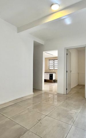 Casa à venda com 227m², 5 quartos e 2 vagas Casa à venda com 227m², 5 quartos e 2 vagasSala Casa 1