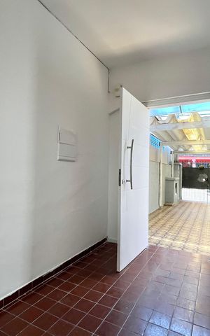 Casa à venda com 227m², 5 quartos e 2 vagas Casa à venda com 227m², 5 quartos e 2 vagasEntrada Casa 1