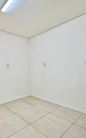 Casa à venda com 227m², 5 quartos e 2 vagas Casa à venda com 227m², 5 quartos e 2 vagasCozinha Casa 1
