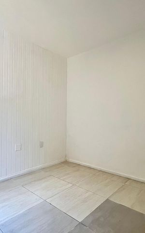 Casa à venda com 227m², 5 quartos e 2 vagas Casa à venda com 227m², 5 quartos e 2 vagasQuarto 2 Casa 1