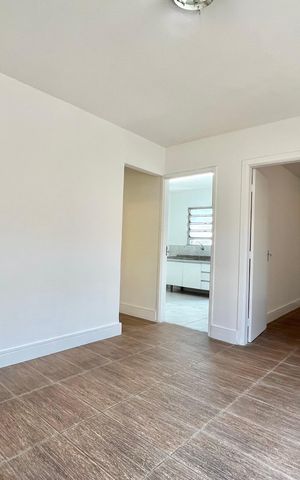 Casa à venda com 227m², 5 quartos e 2 vagas Casa à venda com 227m², 5 quartos e 2 vagasSala Casa 2