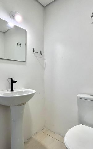 Casa à venda com 227m², 5 quartos e 2 vagas Casa à venda com 227m², 5 quartos e 2 vagasBanheiro Casa 1