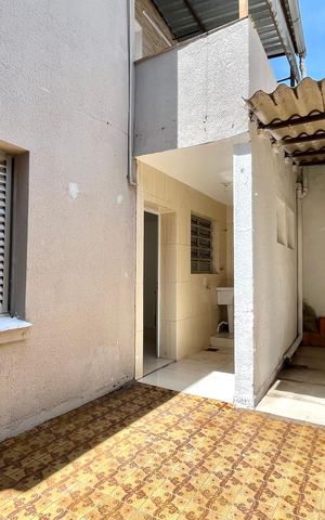 Casa à venda com 227m², 5 quartos e 2 vagas Casa à venda com 227m², 5 quartos e 2 vagasQuintal Casa 1