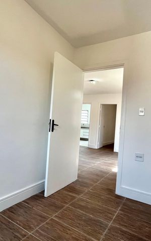 Casa à venda com 227m², 5 quartos e 2 vagas Casa à venda com 227m², 5 quartos e 2 vagasQuarto 2 Casa 2