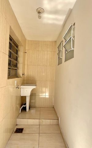 Casa à venda com 227m², 5 quartos e 2 vagas Casa à venda com 227m², 5 quartos e 2 vagasÁrea de Serviço Casa 1
