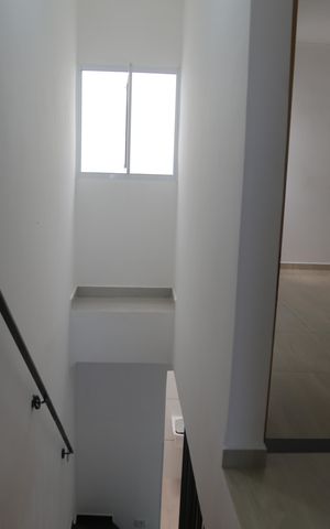 Casa para alugar com 80m², 2 quartos e 1 vaga Casa para alugar com 80m², 2 quartos e 1 vagaEscada