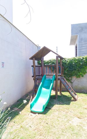 Apartamento para alugar com 45m², 2 quartos e 1 vaga Apartamento para alugar com 45m², 2 quartos e 1 vagaÁrea comum - Playground