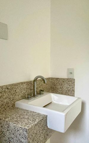 Apartamento à venda com 277m², 4 quartos e 4 vagas Apartamento à venda com 277m², 4 quartos e 4 vagasBanheiro da Suíte 1