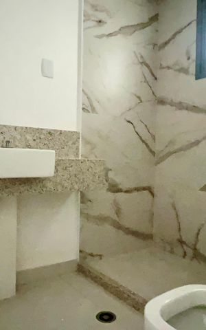 Apartamento à venda com 277m², 4 quartos e 4 vagas Apartamento à venda com 277m², 4 quartos e 4 vagasBanheiro da Suíte 2