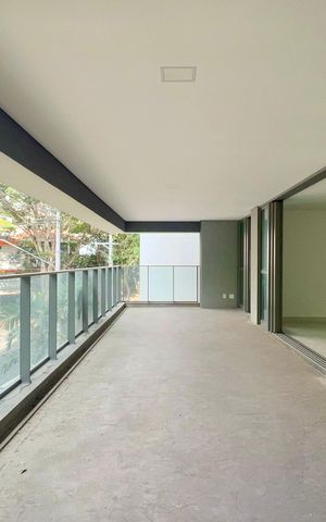 Apartamento à venda com 277m², 4 quartos e 4 vagas Apartamento à venda com 277m², 4 quartos e 4 vagasVaranda