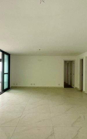 Apartamento à venda com 277m², 4 quartos e 4 vagas Apartamento à venda com 277m², 4 quartos e 4 vagasSala
