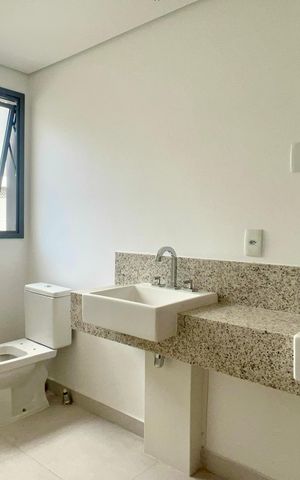 Apartamento à venda com 277m², 4 quartos e 4 vagas Apartamento à venda com 277m², 4 quartos e 4 vagasBanheiro da Suíte 4