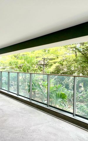Apartamento à venda com 277m², 4 quartos e 4 vagas Apartamento à venda com 277m², 4 quartos e 4 vagasVaranda