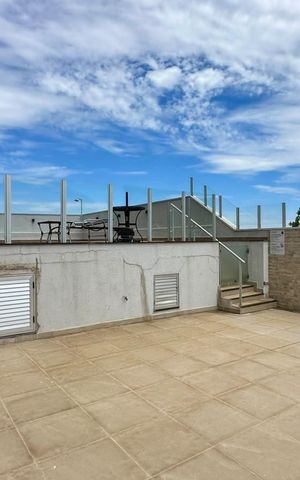 Apartamento à venda com 216m², 3 quartos e 2 vagas Apartamento à venda com 216m², 3 quartos e 2 vagasÁrea comum - Piscina