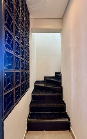 Apartamento à venda com 216m², 3 quartos e 2 vagas Apartamento à venda com 216m², 3 quartos e 2 vagasescada