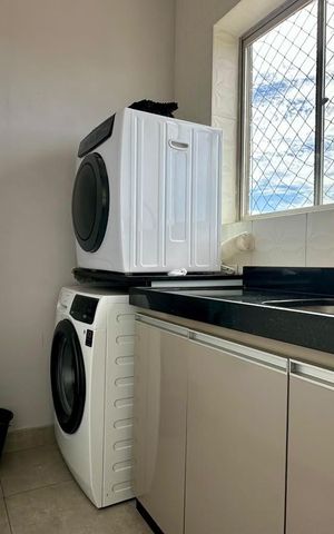 Apartamento à venda com 216m², 3 quartos e 2 vagas Apartamento à venda com 216m², 3 quartos e 2 vagasÁrea de Serviço