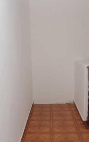 Casa para alugar com 60m², 1 quarto e 1 vaga Casa para alugar com 60m², 1 quarto e 1 vagaEscada