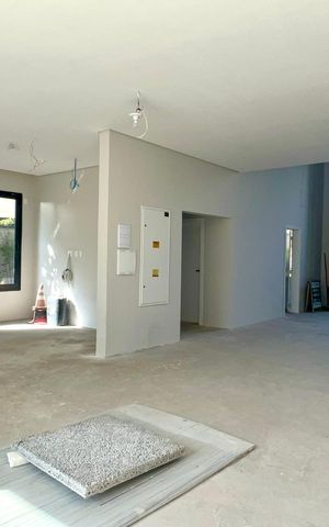 Casa à venda com 600m², 6 quartos e 4 vagas Casa à venda com 600m², 6 quartos e 4 vagasSala
