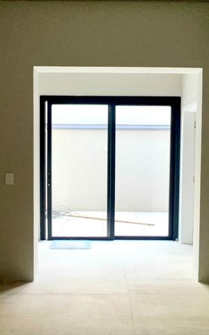 Casa à venda com 600m², 6 quartos e 4 vagas Casa à venda com 600m², 6 quartos e 4 vagasÁrea de Serviço